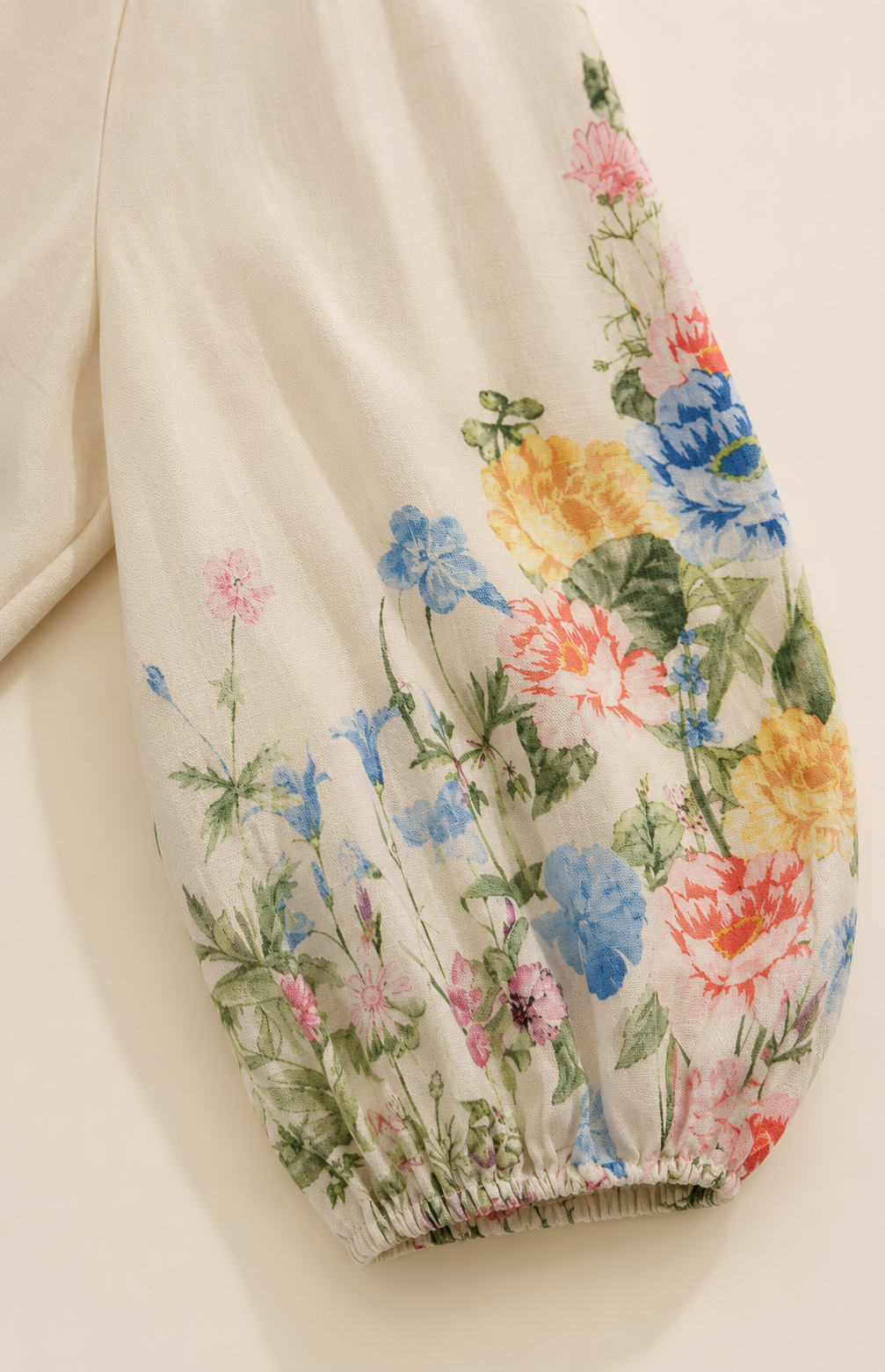 Close-up of the linen-blend weave, botanical print and elastic cuff on SOGNA dress 46250998-1