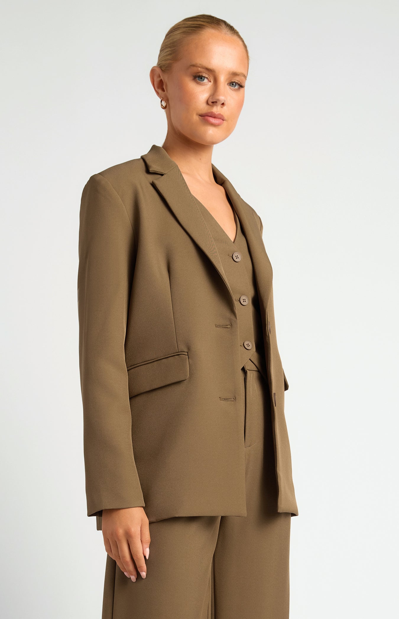SOGNA Oversized Shoulder Pad Blazer SJT404A | Occasionwear