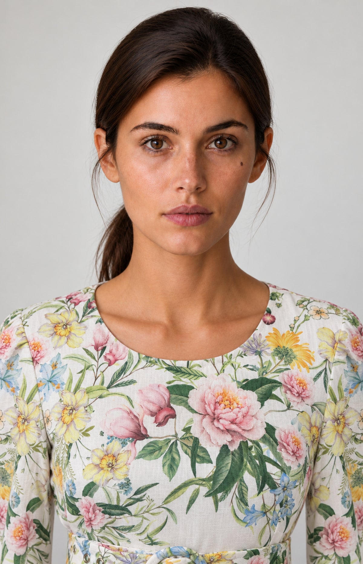 SOGNA white floral belted dress 46240013-1 — Round neckline while worn