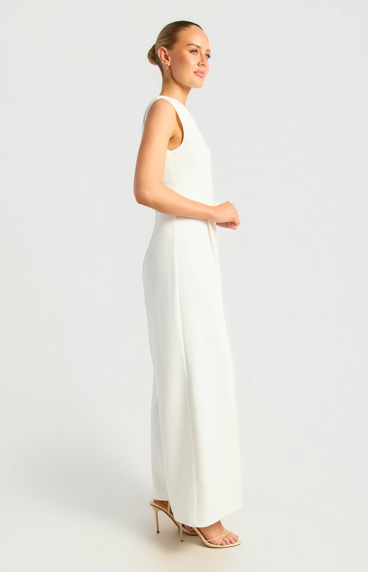 SOGNA SJP630A in White — side view