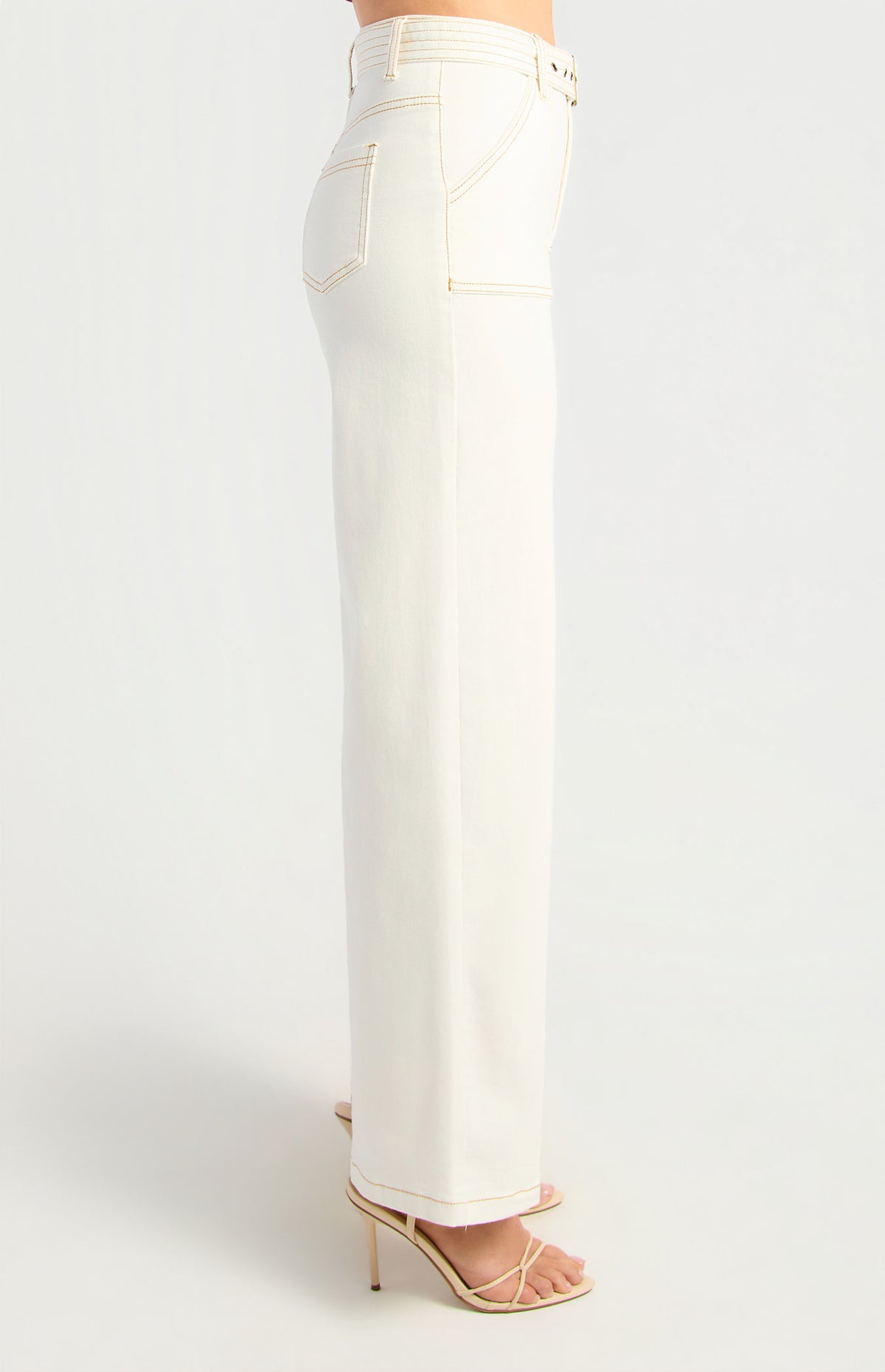 SOGNA WDM667 in White — side view