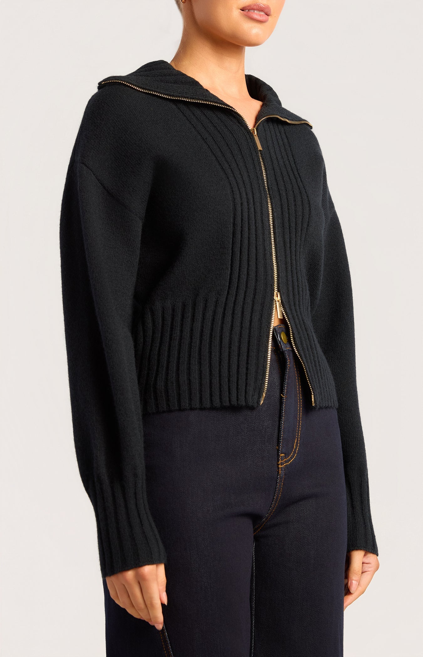 WKN882 Black Detail