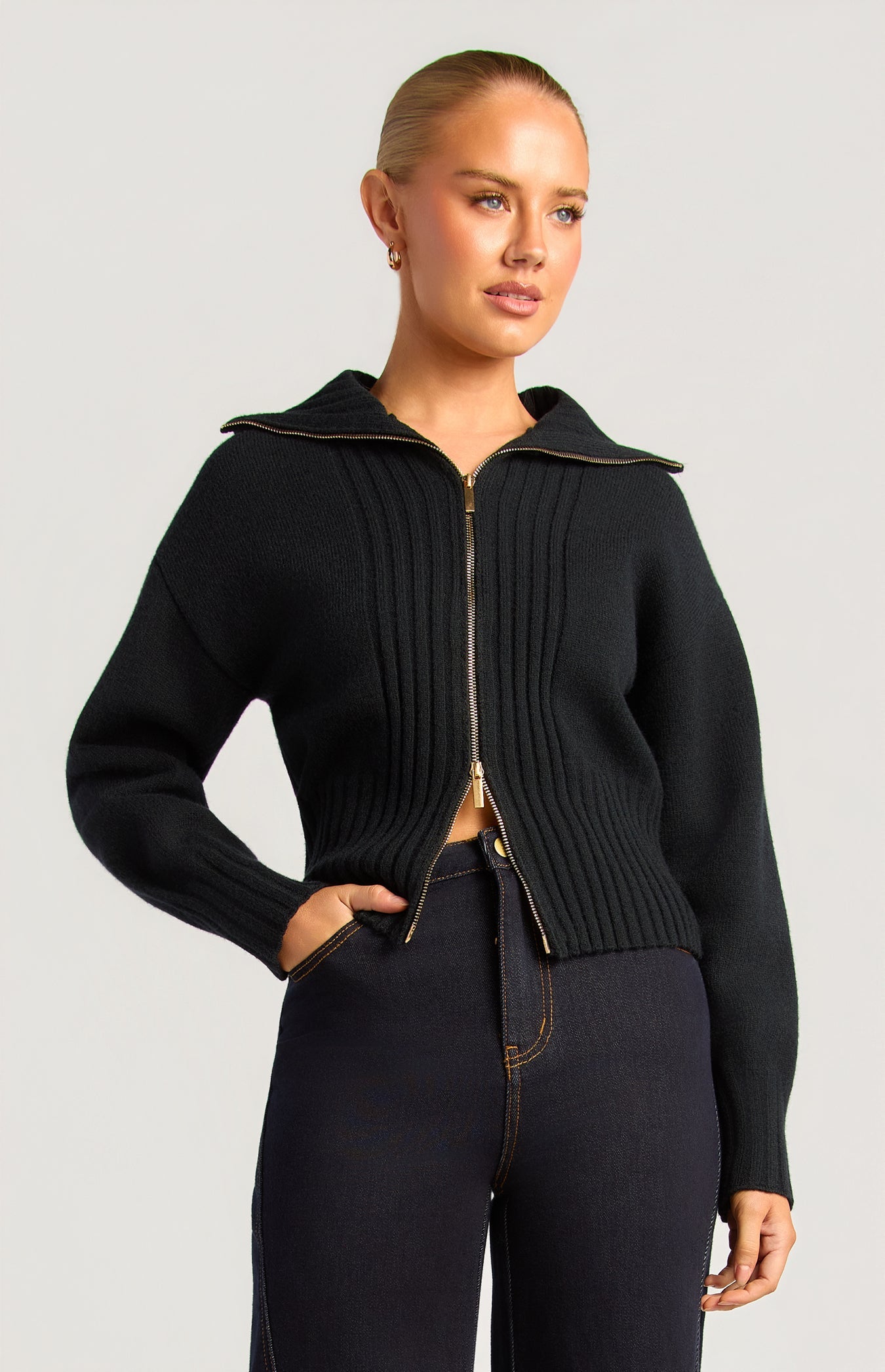 WKN882 Black Front