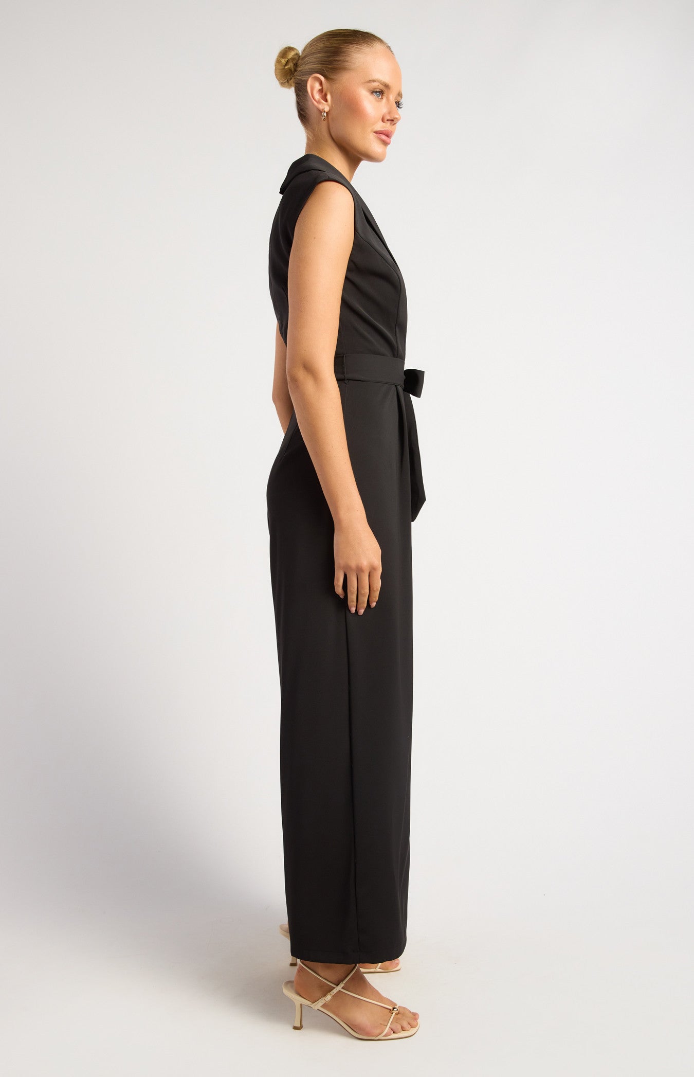 SOGNA SJP612A curved-collar wide-leg jumpsuit in Black – model view