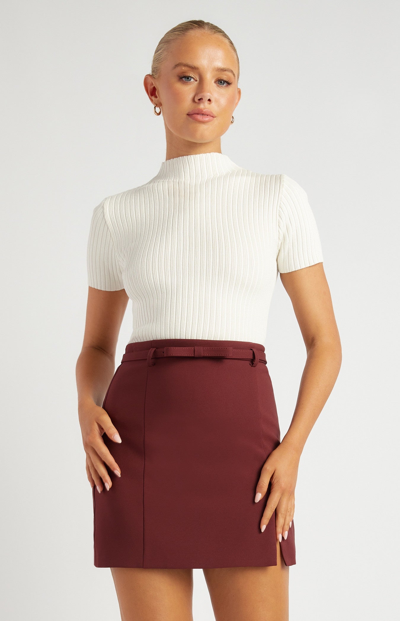 SOGNA COL Mock Neck Short Sleeve Knit Top SKN928