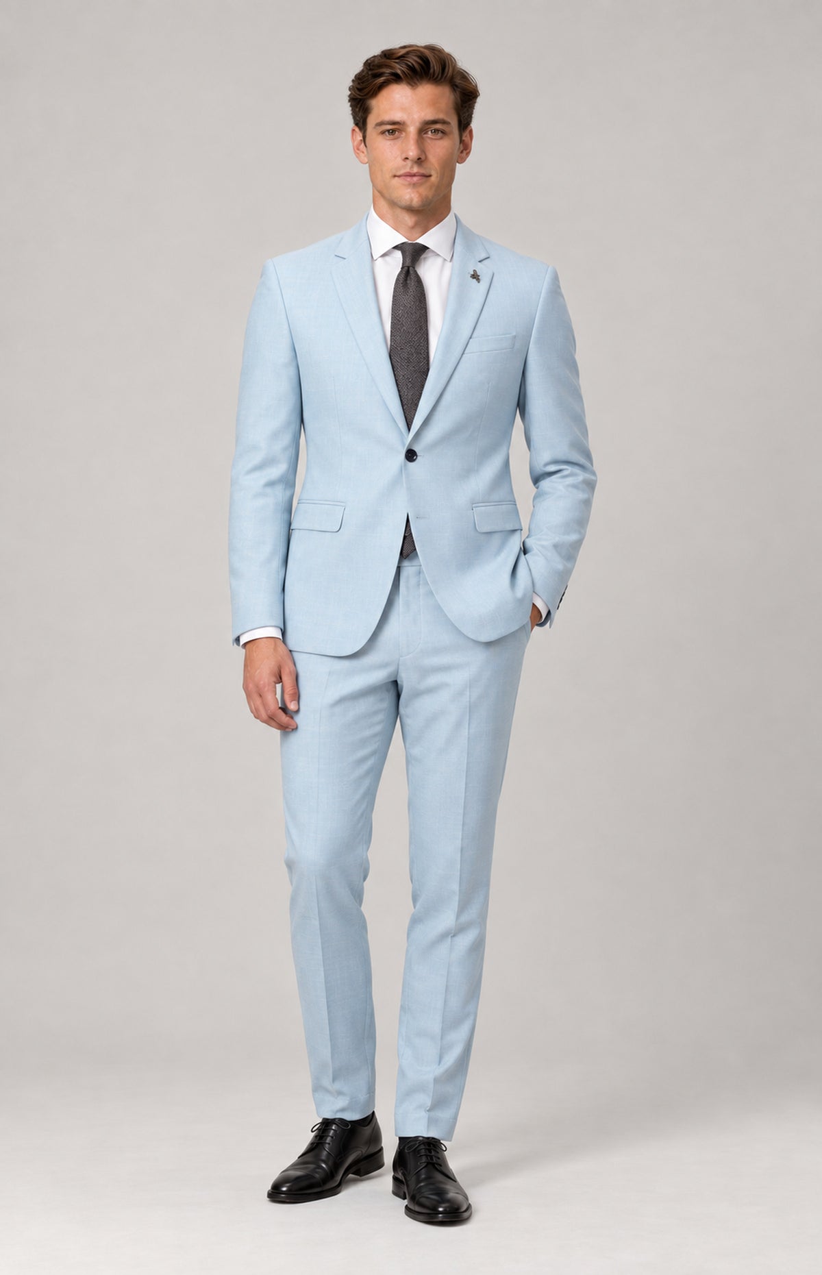 SOGNA Quinn 1907 suit jacket in Ice, front view on M01, styled with matching trousers. Jacket sold separately.