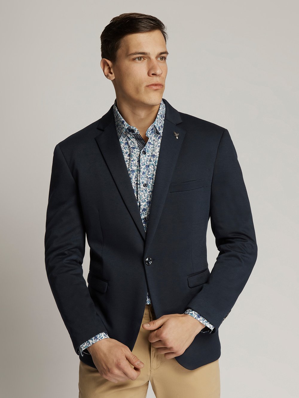Men's Sports Jacket in navy - front detail