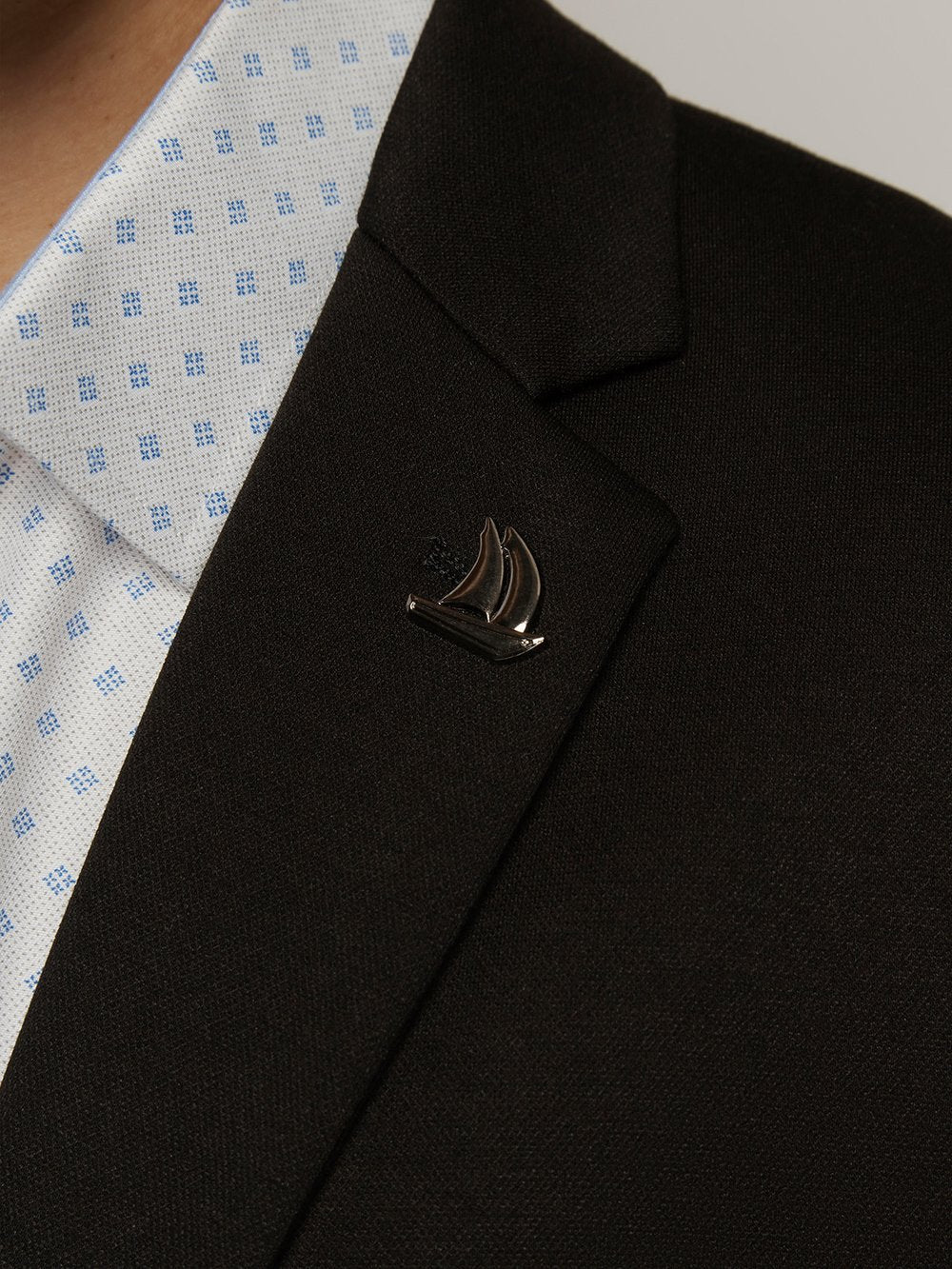 Men's Sports Jacket in black - lapel and fabric detail
