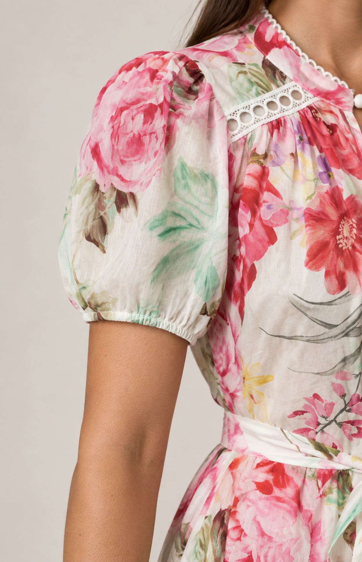 SOGNA red floral dress 43260342-1, short puff sleeve and elastic edge worn on W01