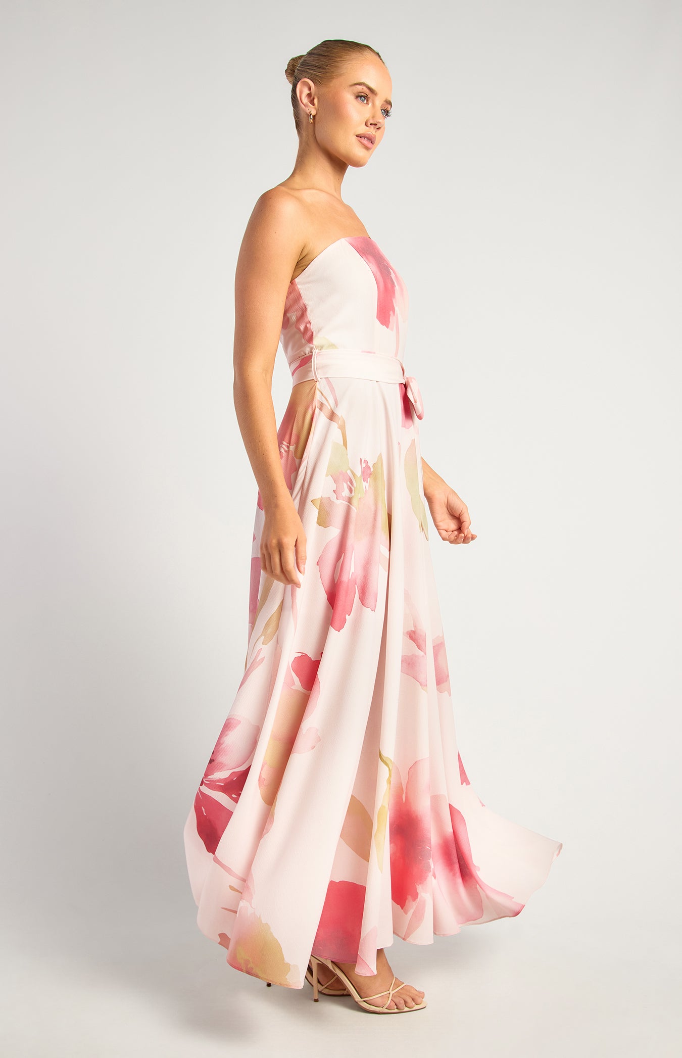SDR342-23A Pink floral strapless maxi dress movement view