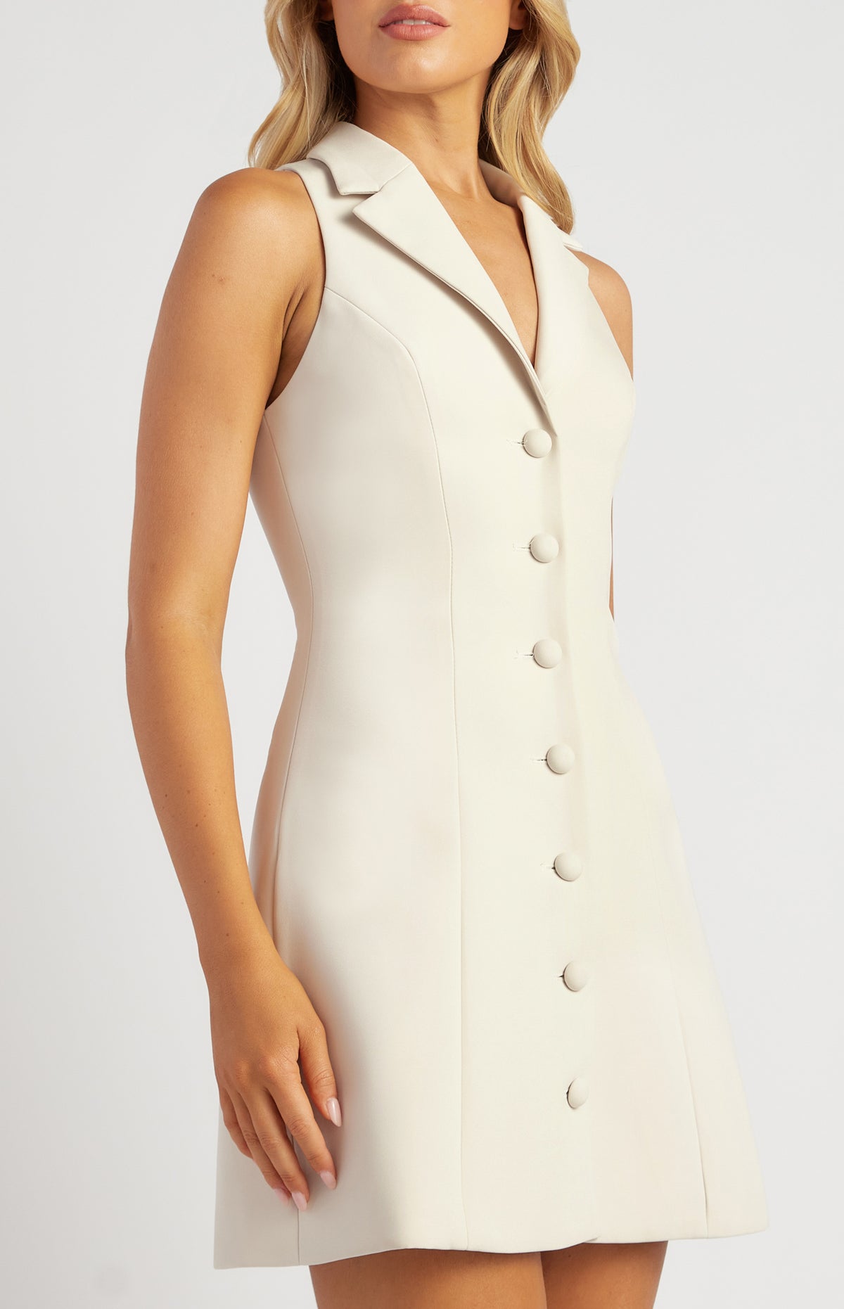 SOGNA SDR1741A in Oyster — lapel and button detail