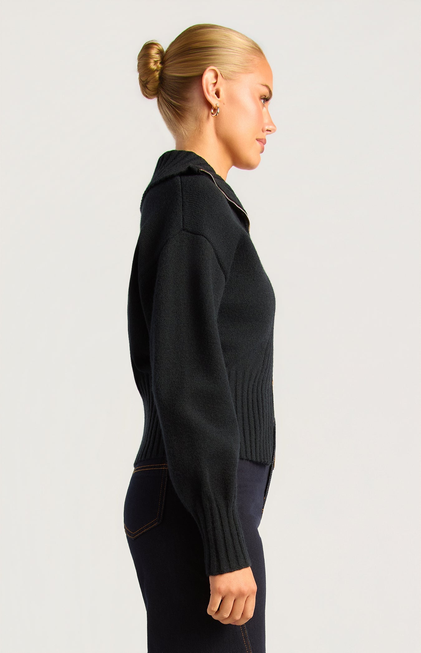 WKN882 Black Side
