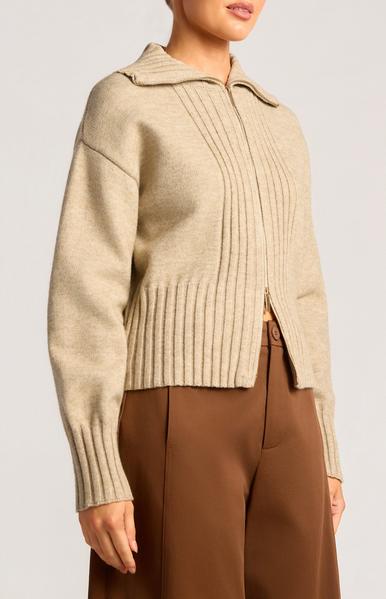 WKN882 Brown Detail