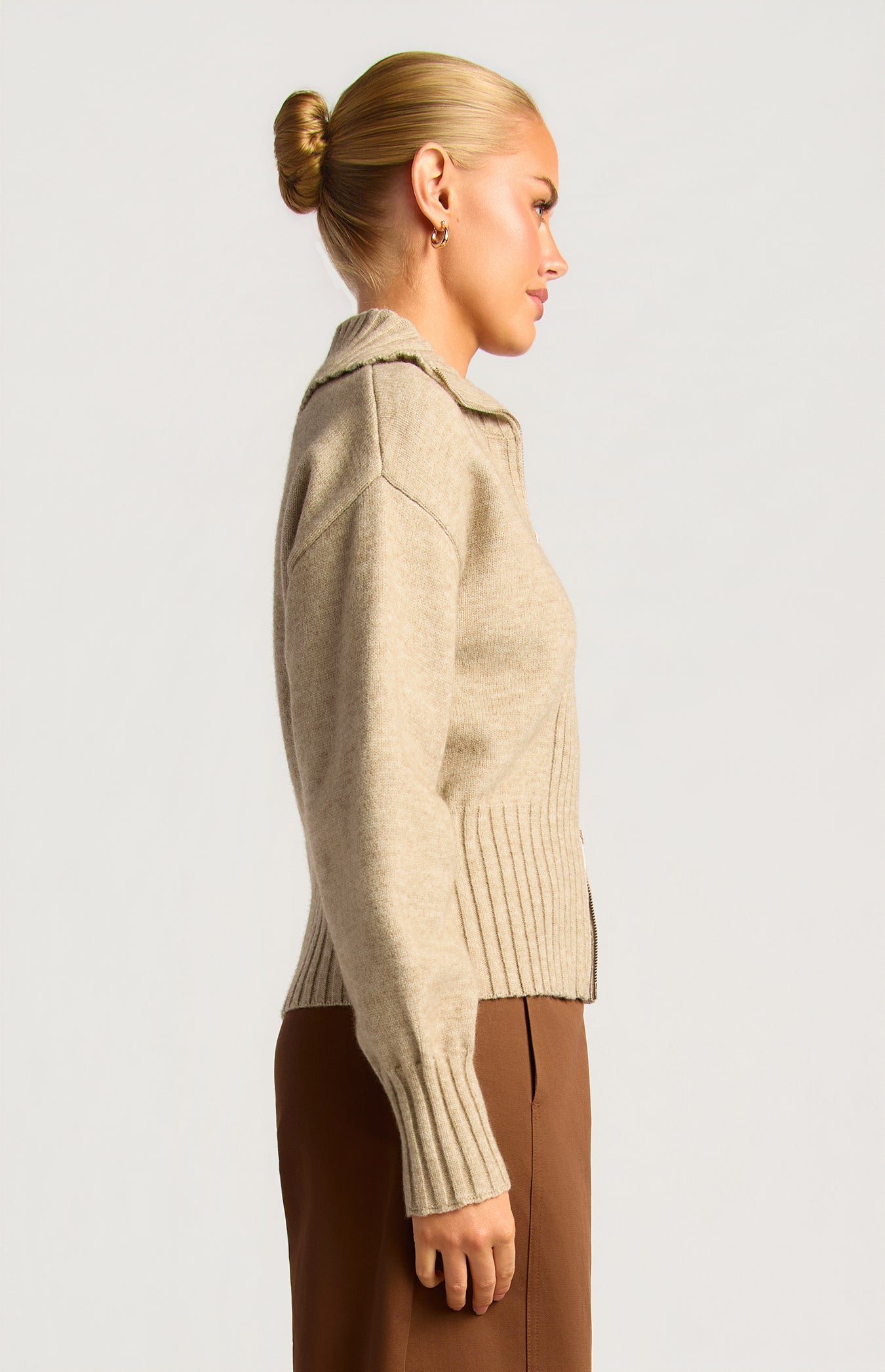 WKN882 Brown Side